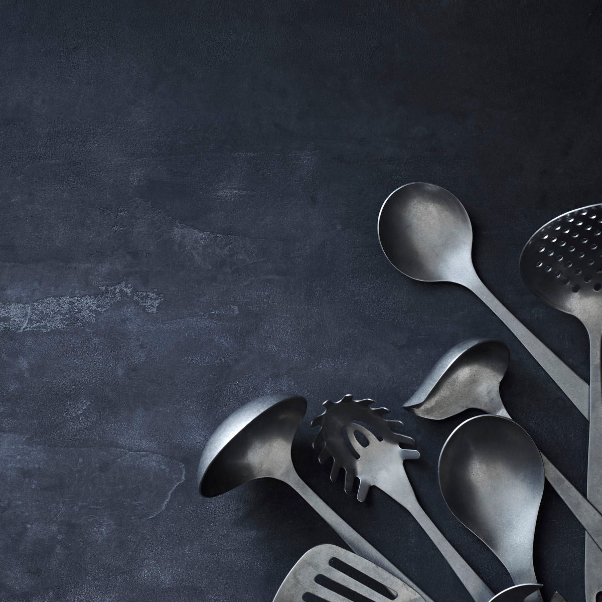 A stainless steel cake server with a hole in the top of the handle for hanging up after use.