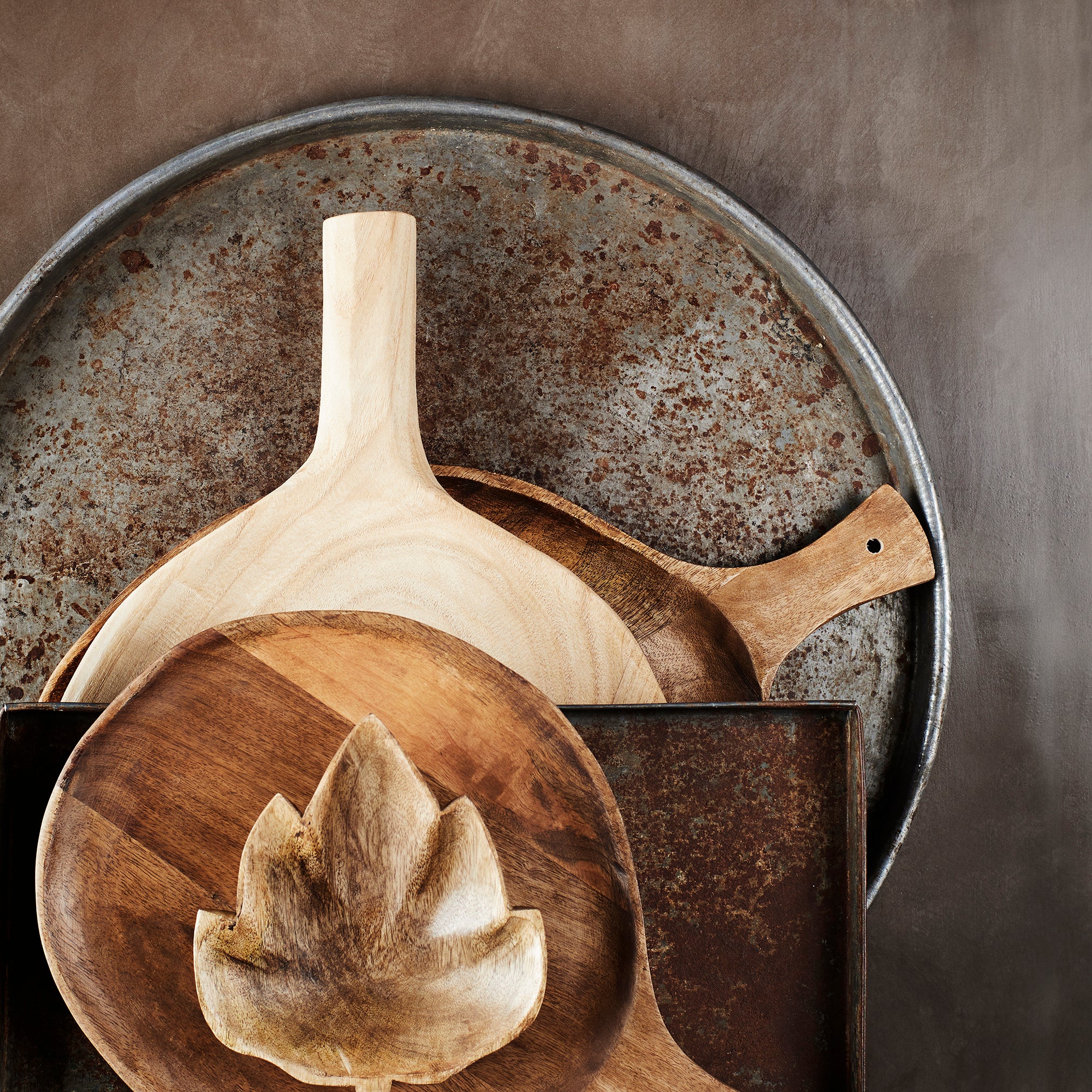 Large recycled metal tray. 50 cm diameter. Silver, grey and black patina. Each one is unique.