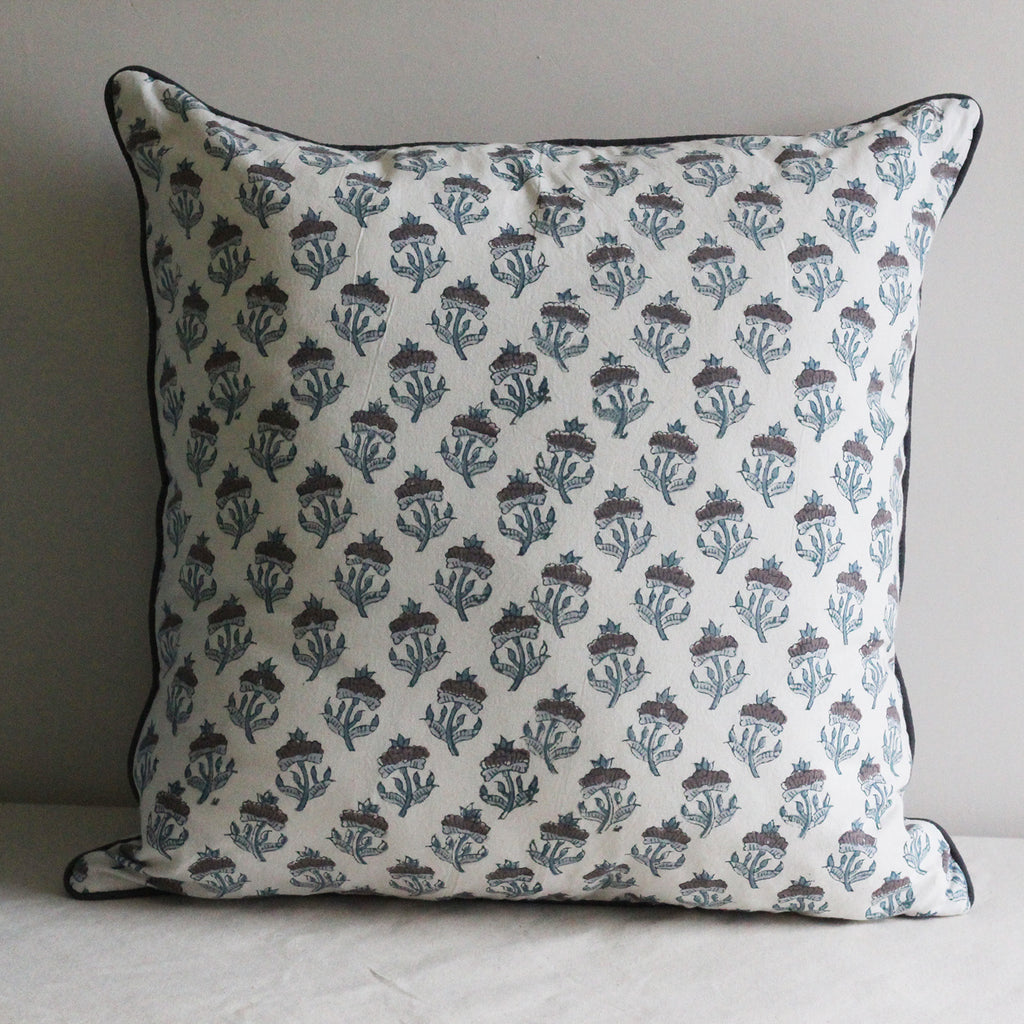 Cushion cover. Hand block printed with piping. Floral pattern in white, grey blue and mauve. Dark grey brown piping. 50 x 50 cm. 100% Cotton.
